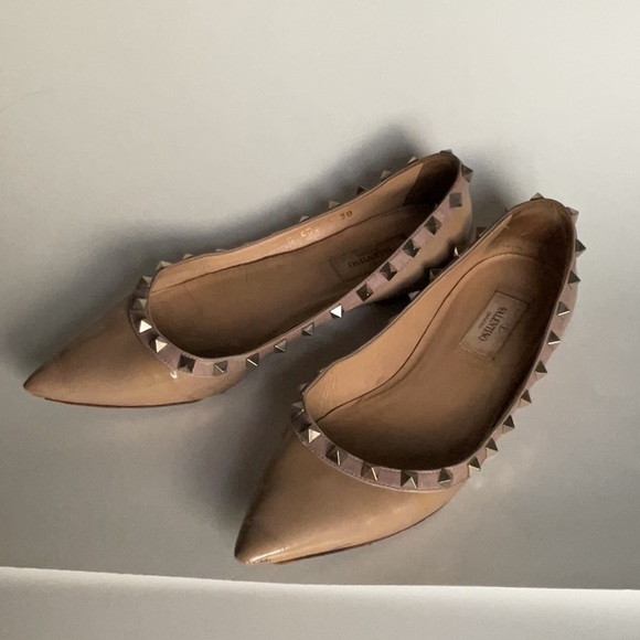 VALENTINO GARAVANI PATENT ROCKSTUD BALLET FLATS - Picture 2 of 6